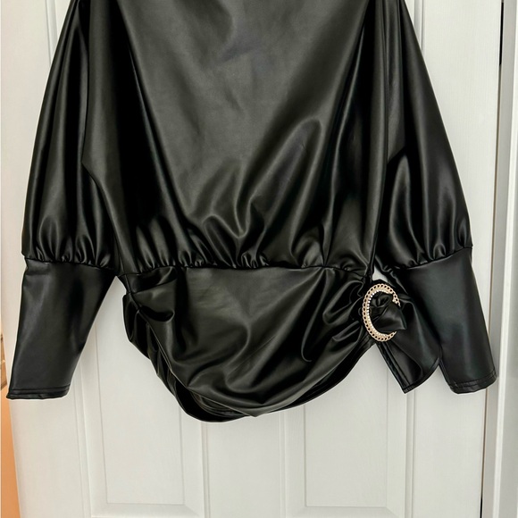 🔥NWOT🔥NEVER WORN🔥 Black Leather look top - Picture 2 of 4